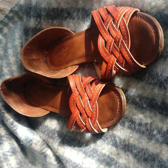 Cute leather flat sandals - Picture 3 of 3